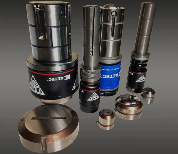 Razvoj B2B portala za proizvajalca orodij za prebijalne stiskalnice in stroje za upogibanje pločevine.